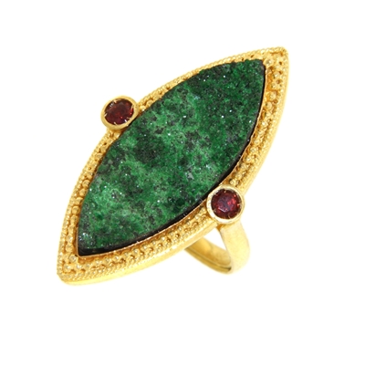 Gold ring with uvarovite and garnets