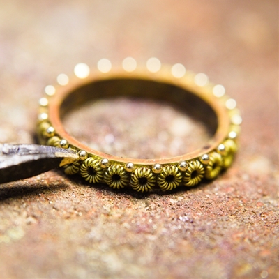 Gold band sardinian wedding ring in sardinian filigree